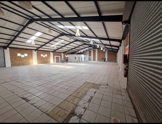 900M² RETAIL TO LET IN BARDENE